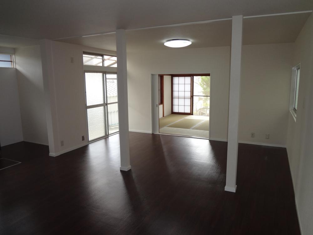 Living. Living is very beautiful in the pre-reform.