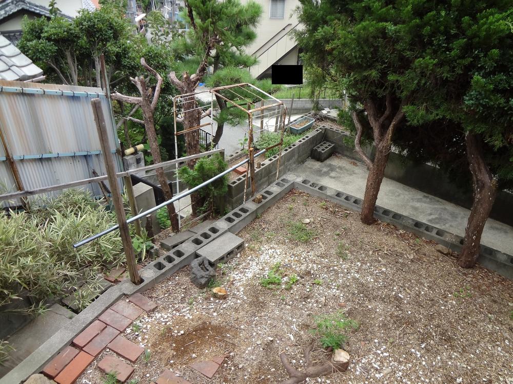 Garden. It is the south side of your garden.