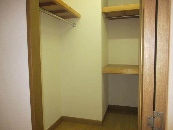 Receipt. Walk-in closet