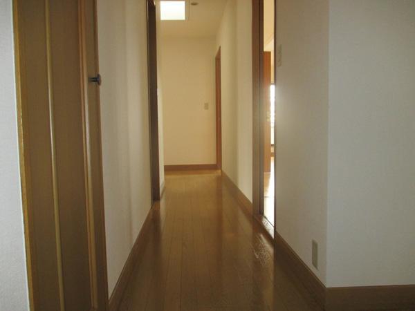Other room space. Corridor