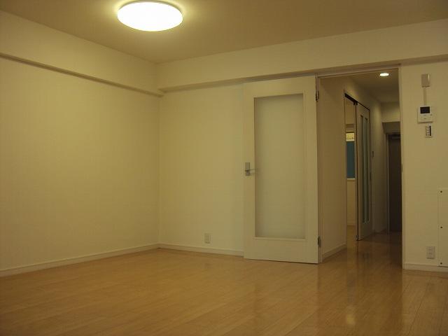 Living.  ■ Flooring Hagae ■