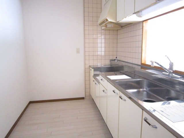 Kitchen. With face-to-face counter