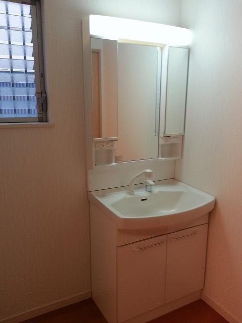 Wash basin, toilet. Indoor (12 May 2013) Shooting