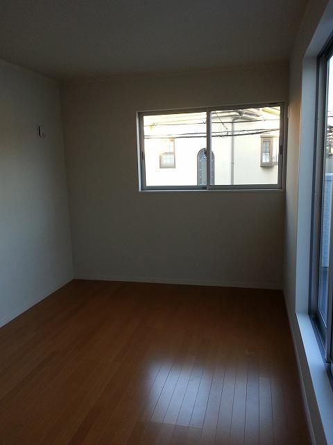 Non-living room. Indoor (12 May 2013) Shooting