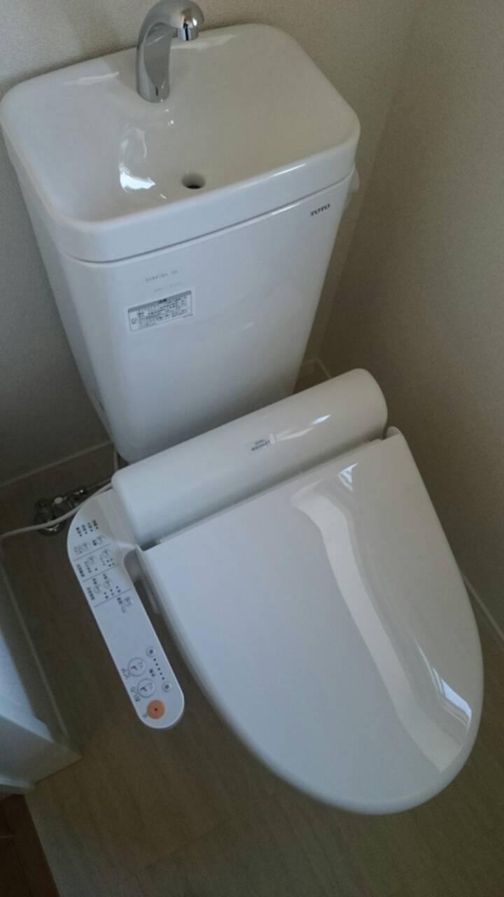 Toilet. Indoor (12 May 2013) Shooting