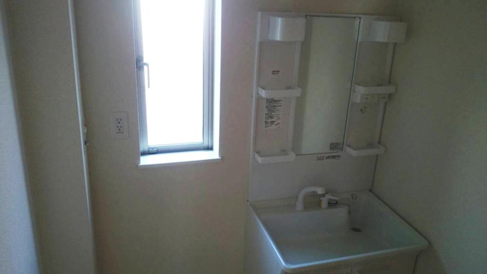 Wash basin, toilet. Indoor (12 May 2013) Shooting