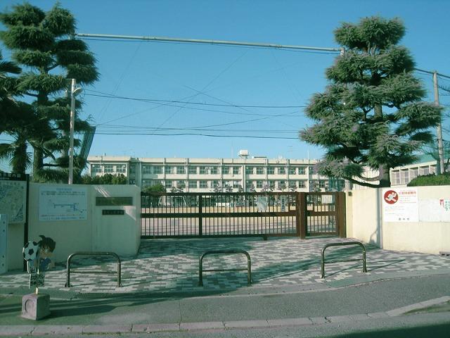 Primary school. Toyonaka Municipal Honan to elementary school 390m