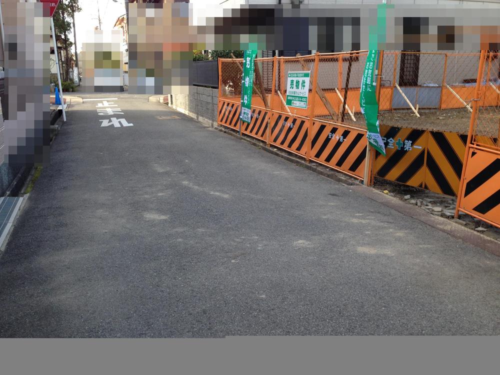 Local photos, including front road. Local (2013 12) shooting