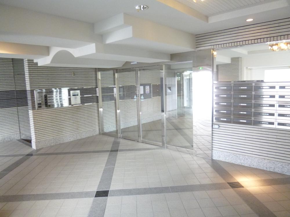 Entrance. Common areas