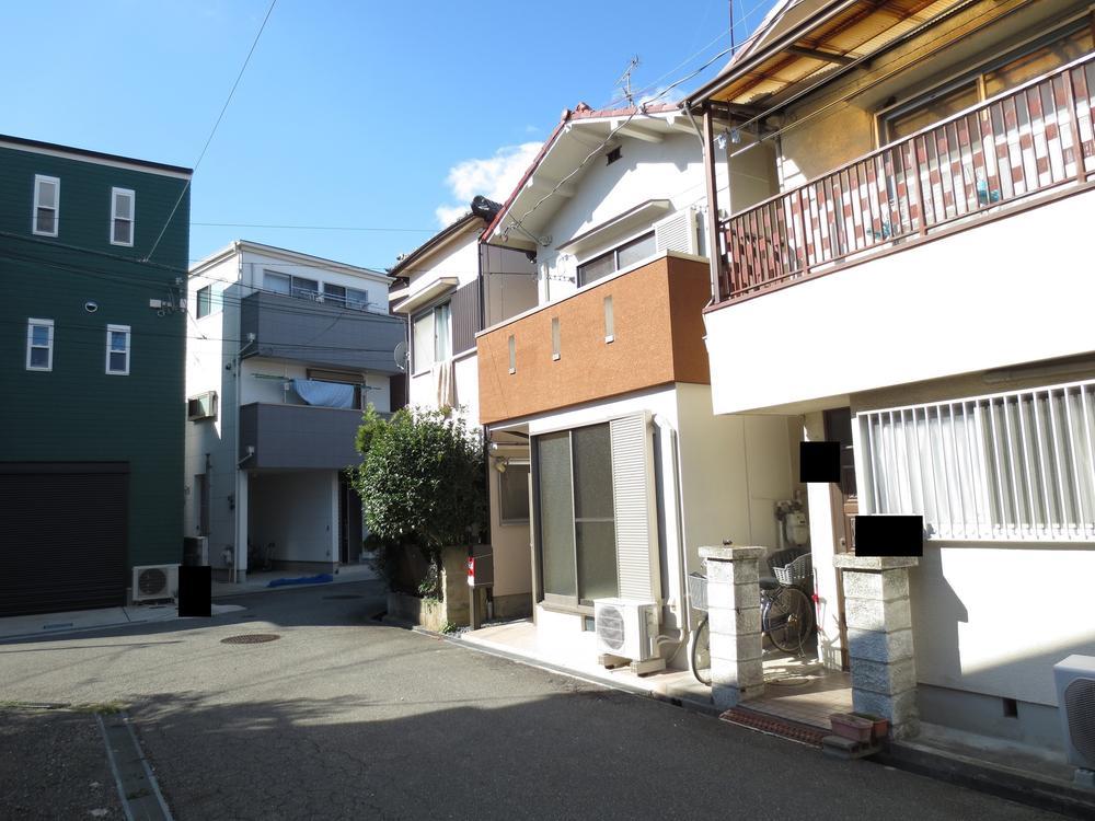 Local appearance photo. Day is good secondhand House. Since it is a present situation vacant house, Please feel free to preview. So we have room renovation, By all means please see.