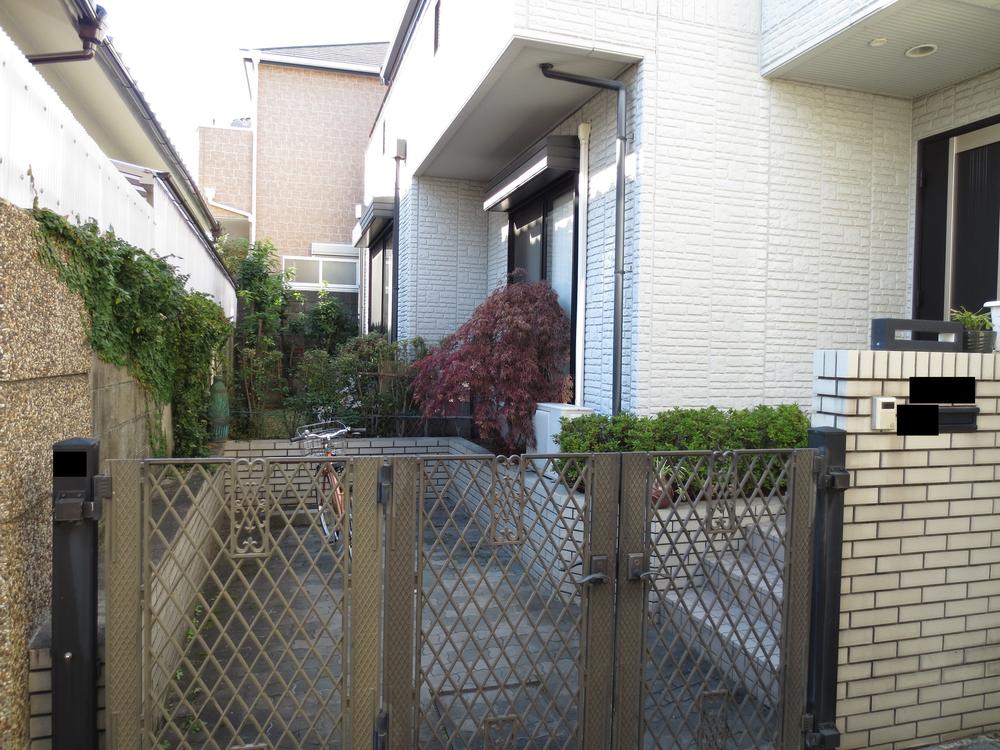 Entrance. There car space.