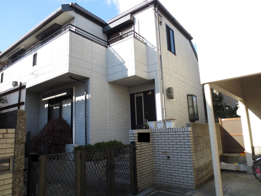 Local appearance photo. It is a house of light-gauge steel building.