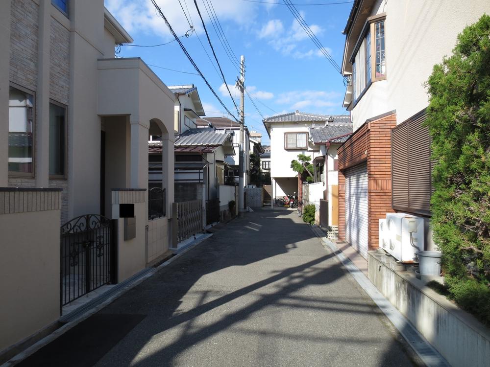 Local photos, including front road. Frontal road