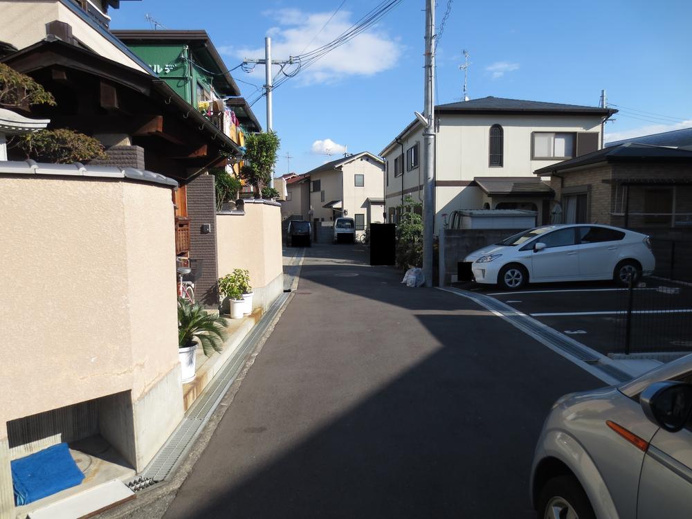 Local photos, including front road. Frontal road