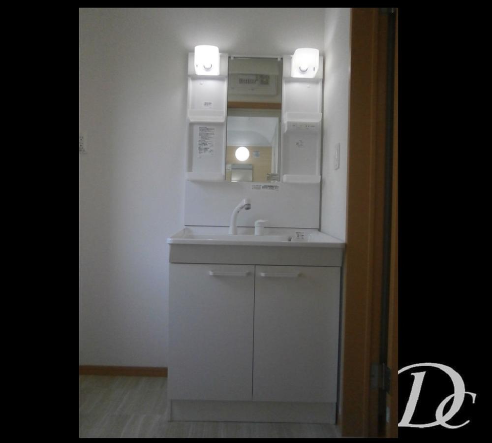 Wash basin, toilet. 1 Building Wash basin