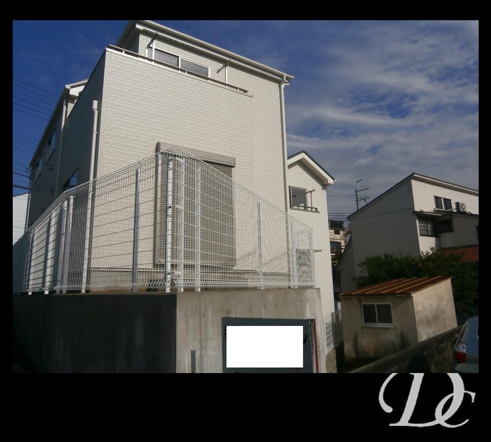 Local appearance photo. 1 Building