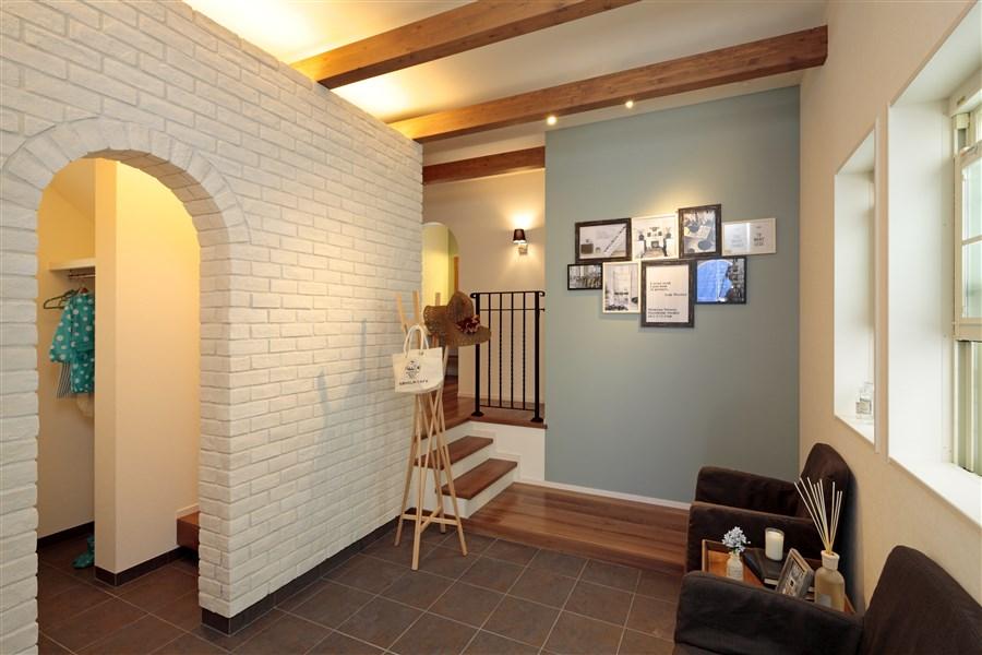 Entrance. "Fragrance" is also one of those model house concept. When you enter the front door you are wrapped in a pleasant aroma. Spacious 7 Pledge of entrance salon, Established the shoes cloak of coat hanger and a large capacity. It put not collapsed even stroller.