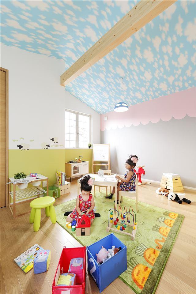 Other introspection. Children's room is designed to be divided in the future 2 room. Blue sky pattern on the ceiling, The wall was to use a colorful cross-pop. If such a fun room, Or invite your friends, You will want to study in voluntarily room.