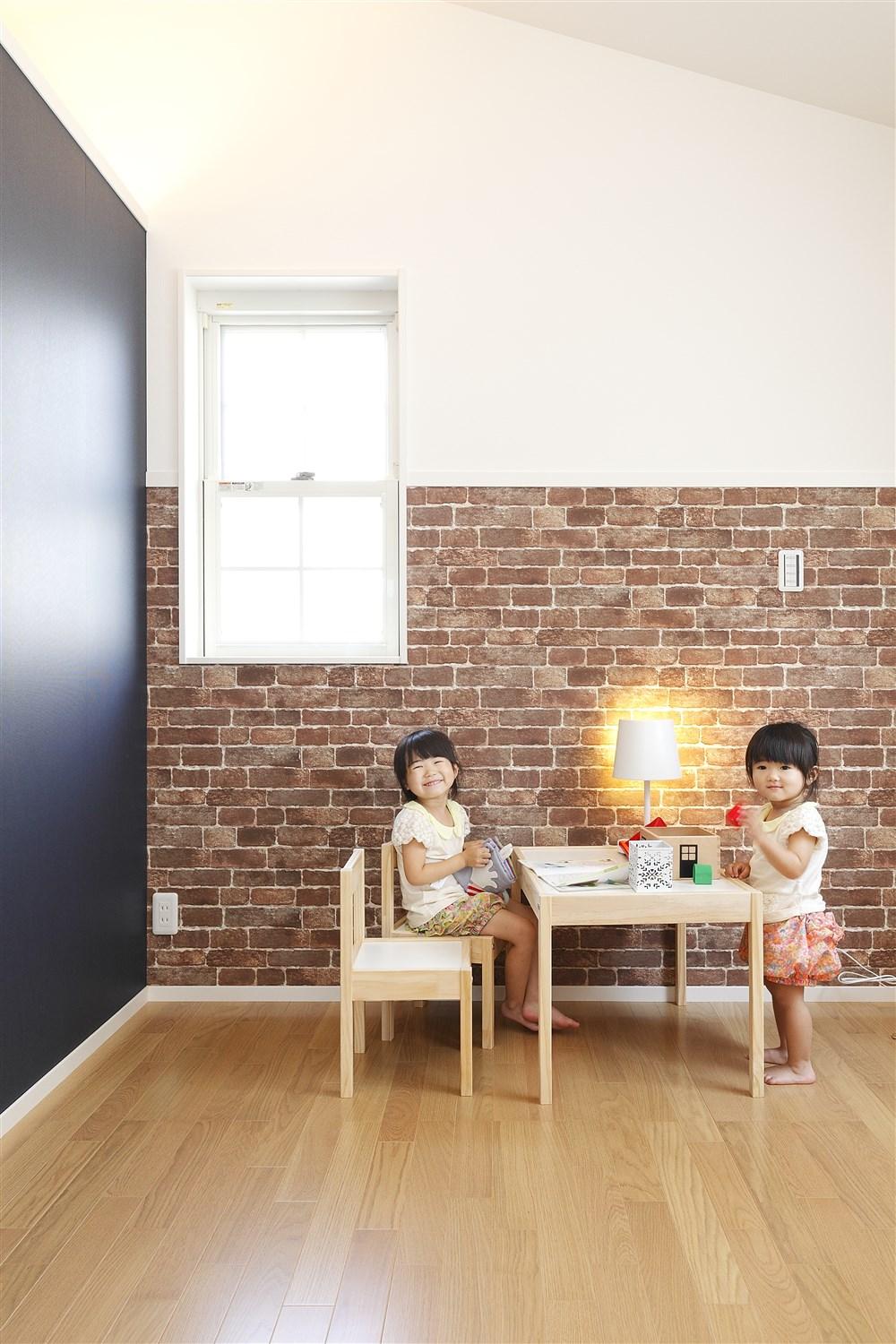 Other local. The third floor of the Western-style is as partition can be flexible depending on the lifestyle of your family. Wallpaper also has become a lovely atmosphere in two colors.