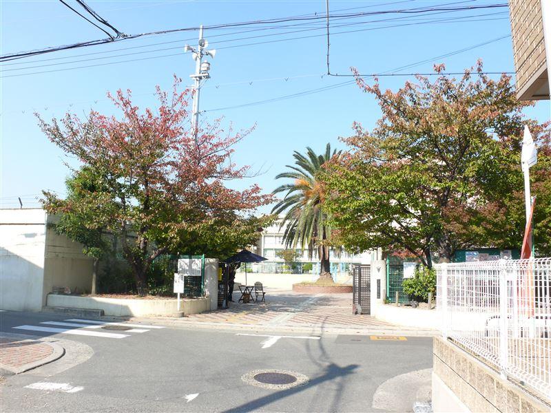 Primary school. Toyonaka 480m to stand Toshima elementary school  [6 mins] Also every day of school to be worried about, Since the activity support of child safety seen charm Corps also lively and equipped with reassuring environment at the time from school.