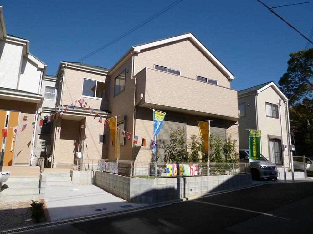 Local appearance photo. Local (11 May 2013) Shooting