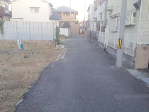 Local photos, including front road. It is the local front road.