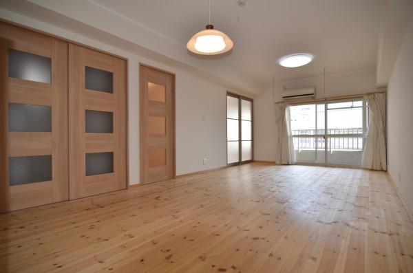 Same specifications photos (living). Living is the same specifications Photos. There is a feeling of opening in 20 quires of living.