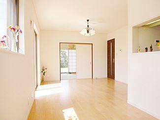 Same specifications photos (living)