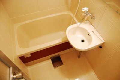 Bath. Single is the bathroom of the lever.