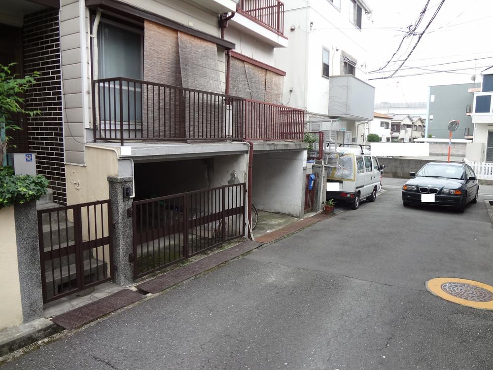 Local photos, including front road. It is the road of the front. 