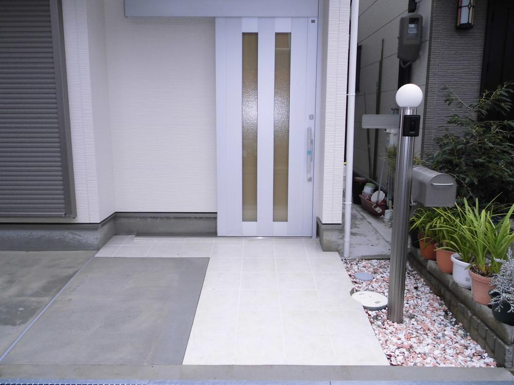 Entrance. Local (10 May 2013) Shooting