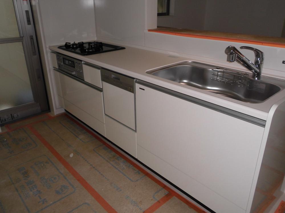 Kitchen. Indoor (10 May 2013) Shooting