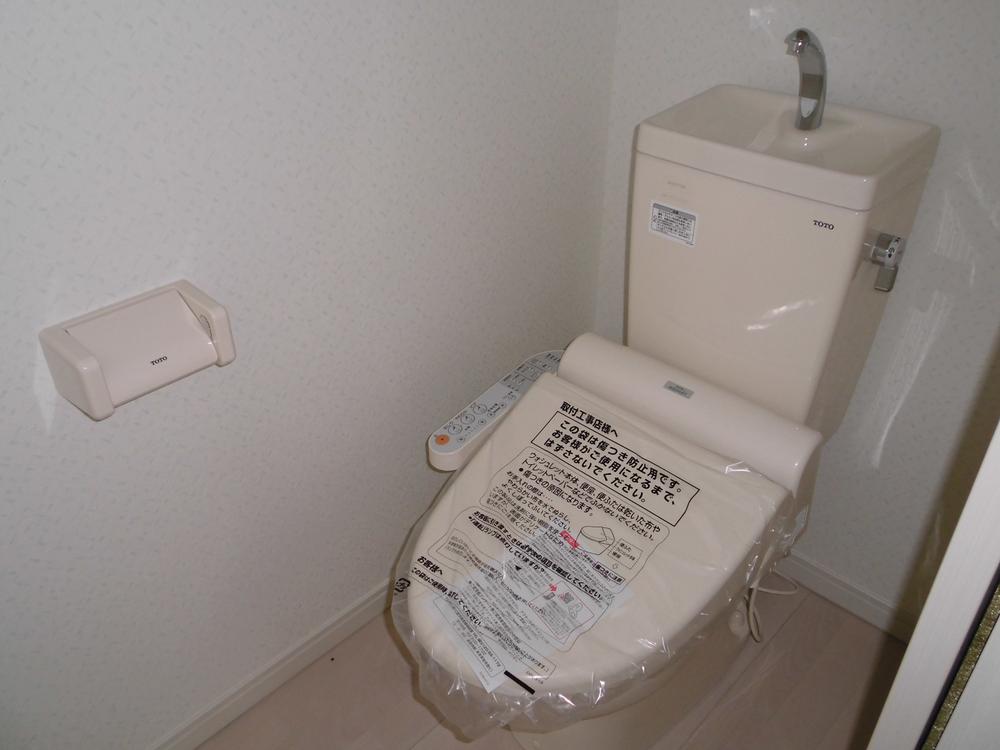 Toilet. Indoor (10 May 2013) Shooting