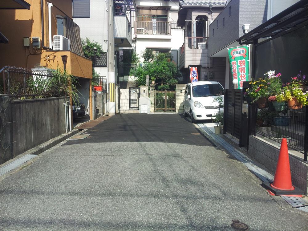 Local photos, including front road. Local (11 May 2013) Shooting