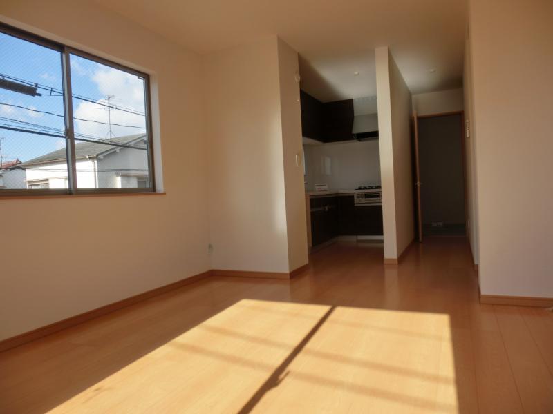 Living. Cum warm sun plug into the living room