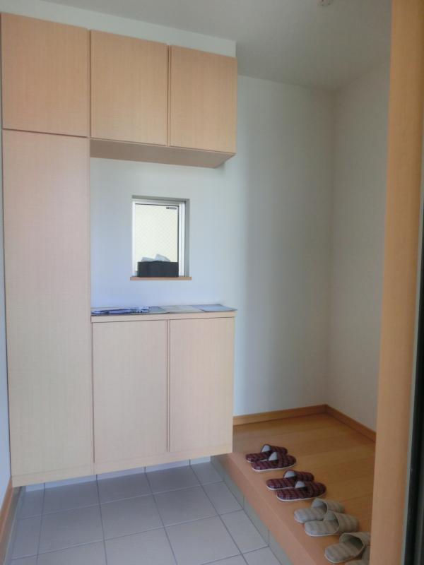 Entrance. Spacious welcome at the door ☆