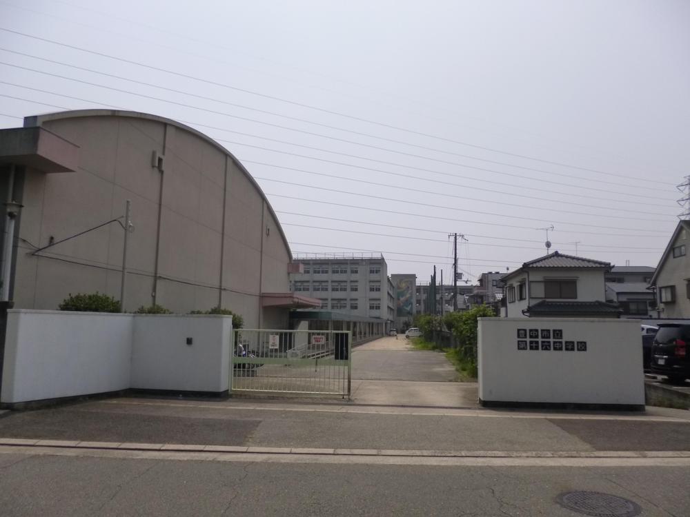 Junior high school. Toyonaka 1575m to stand sixteenth junior high school