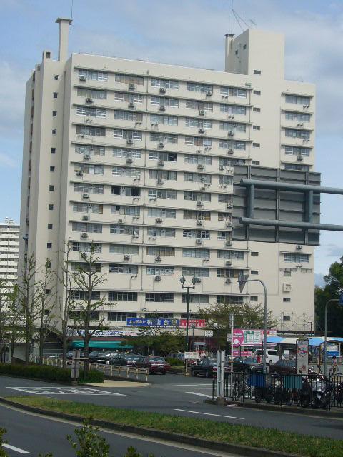 station. 1200m to Momoyamadai Station