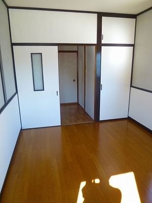 Living and room. Day is nice