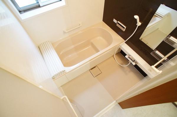 Bathroom. 1 pyeong type of bathroom (there a window in the bathroom)