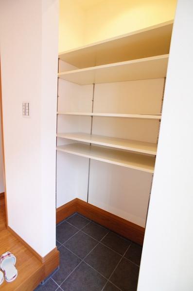 Receipt. Entrance storage space, There entrance accommodated two places.
