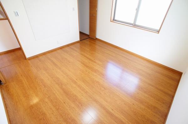 Non-living room. Western-style (bright Western-style of all rooms two-sided lighting. )