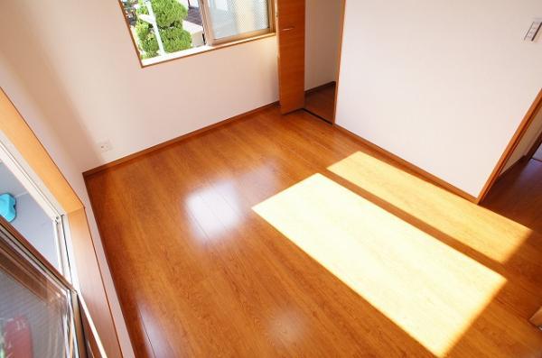 Non-living room. Western-style (bright Western-style of all rooms two-sided lighting. )