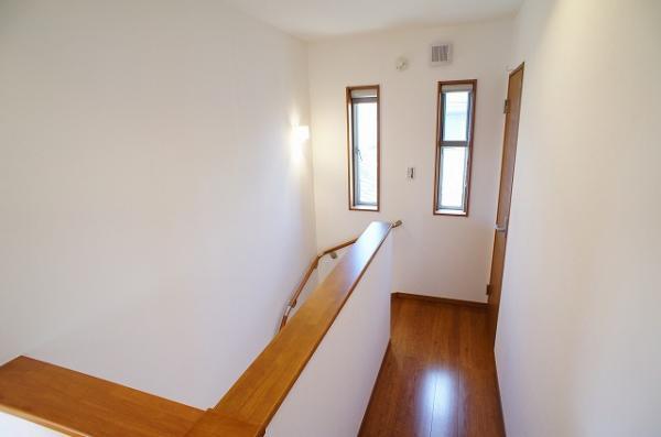 Other introspection. Corridor + stairs (because it incorporates a lot of window, The room is a whole bright design. )