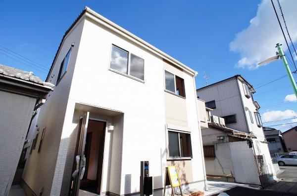 Local appearance photo. Exterior (facing the south-facing road. )