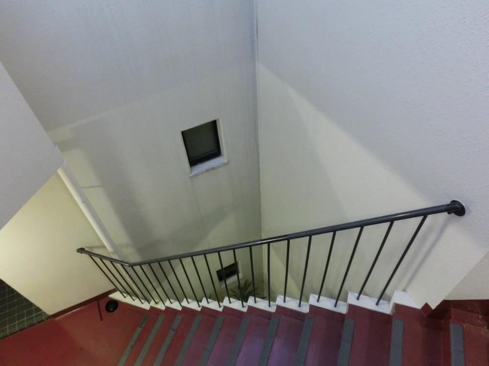 Other common areas. But before the stairs of the room. It has been clean up. It is a feature of the management is good Mansion.