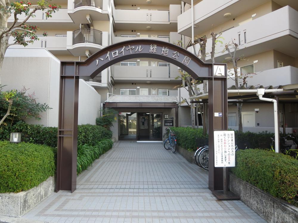 Entrance. Common areas
