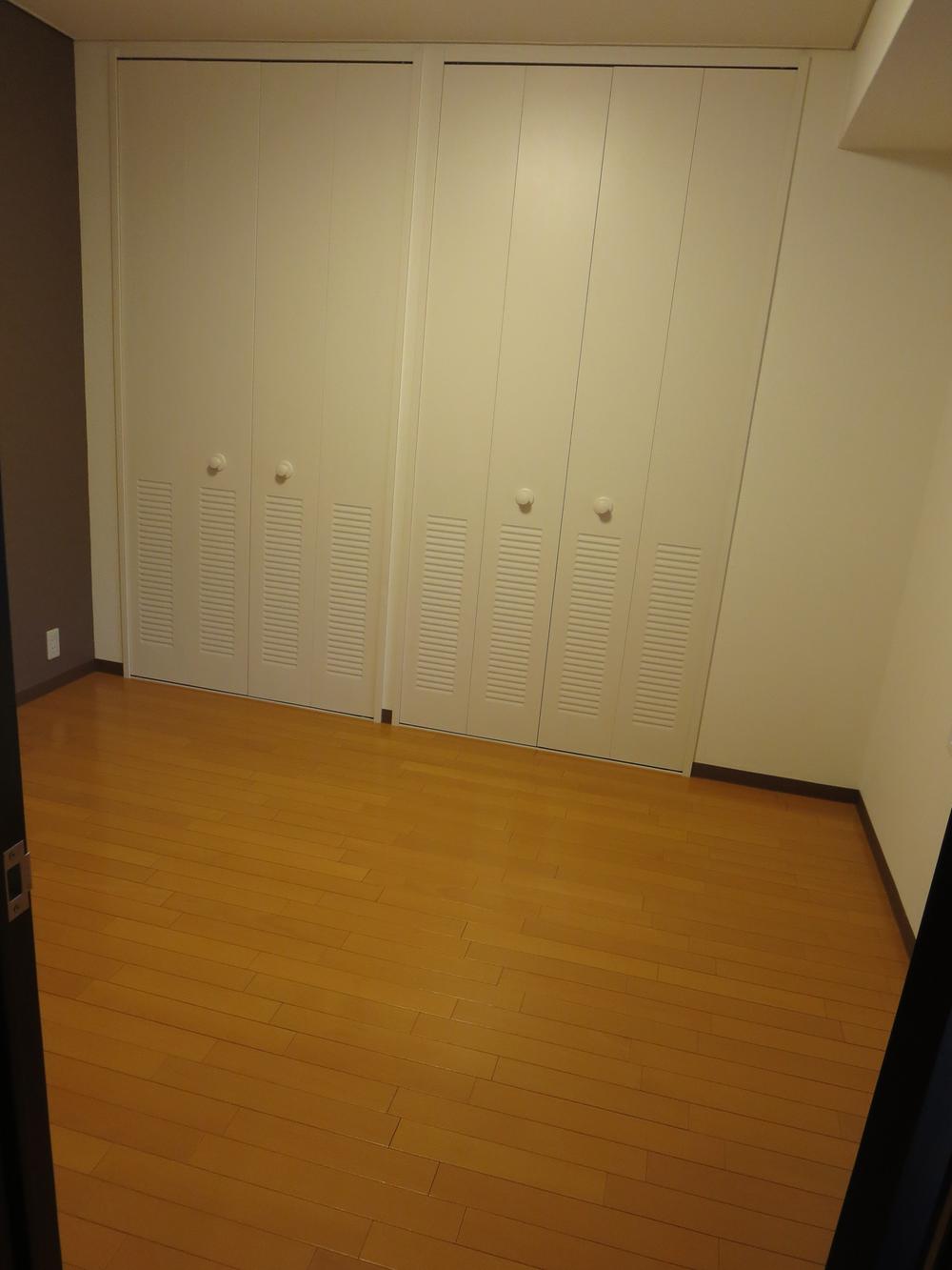 Non-living room. 5.4 Pledge Western-style