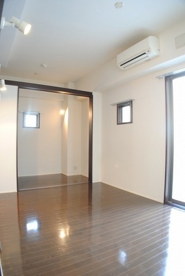 Other room space. I There is a feeling of opening connecting the living room and bedroom.