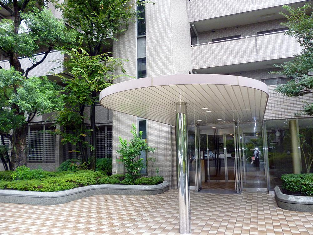 Entrance. Common areas